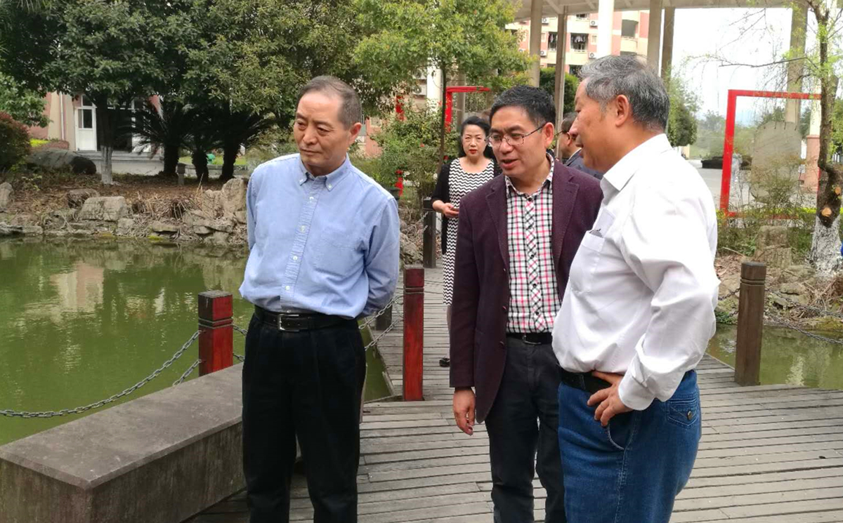 考察学生园区.jpg